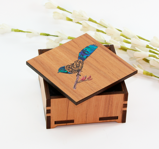 Small Trinket Box : Filigree Fantail (tkbsfft)